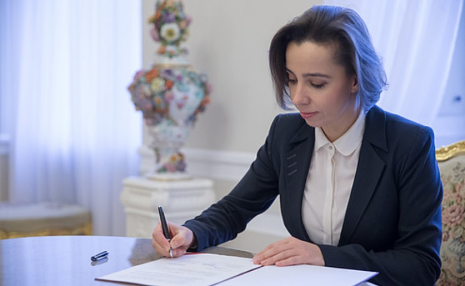 - Nie trzeba wydłużać wieku emerytalnego, by zatrzymać pracowników dłużej na rynku - mówi Surówka-Pasek (Anna Surówka-Pasek, fot.prezydent.pl/Andrzej Hrechorowicz) Surówka-Pasek: Nie trzeba wydłużać wieku emerytalnego