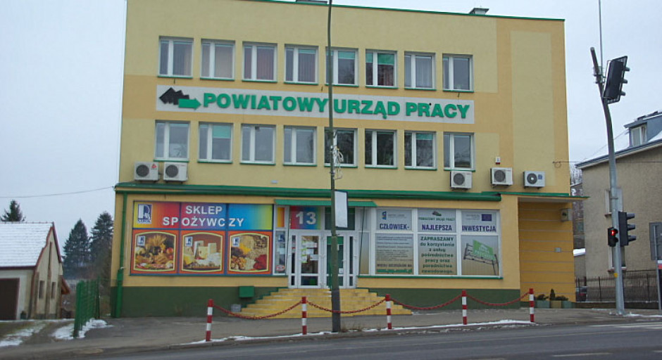 W ogólnej liczbie nowo rejestrujących się w urzędach pracy kobiety stanowiły – 52,3 proc. (fot. Lowdown/wikipedia/CC BY-SA 3.0) Bezrobocie w III kwartale 2015 r. GUS podał nowe dane