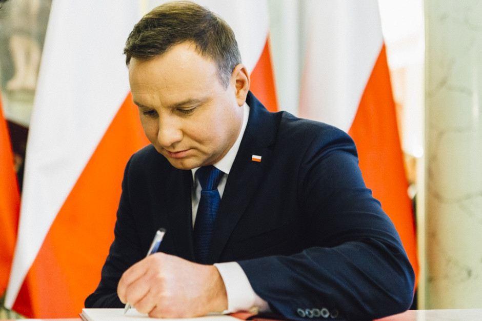 Nowelizacja ustawy medialnej podpisana przez prezydenta Andrzeja Dudę. (fot. E. Radzikowska-Białobrzewska, Kancelaria Prezydenta, prezydent.pl) Kadencje obecnych władz TVP i Polskiego Radia będą skrócone. Prezydent podpisał nowelę