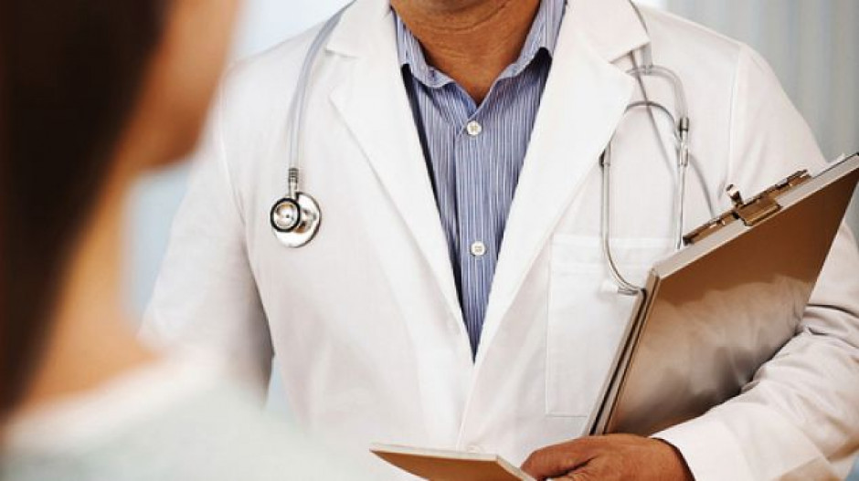 W Polsce najbardziej brakuje pediatrów, chirurgów ogólnych, chirurgów dziecięcych, diabetologów, genetyków klinicznych, lekarzy rodzinnych, kardiologów dziecięcych, nefrologów dziecięcych, alergologów oraz geriatrów (fot. flickr.com/PerformImpacted) Lekarze protestują przeciw obowiązkowi pracy w Polsce po rezydenturze