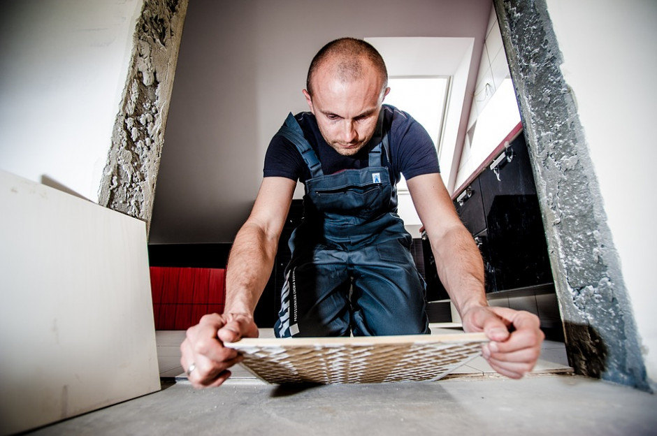 Zatrudnieni w szarej strefie najczęściej znajdowali zatrudnienie przy pracach ogrodniczo-rolnych, a także usługach budowlanych i instalacyjnych, remontach (fot. pixabay) GUS: spada zatrudnienie "na czarno"