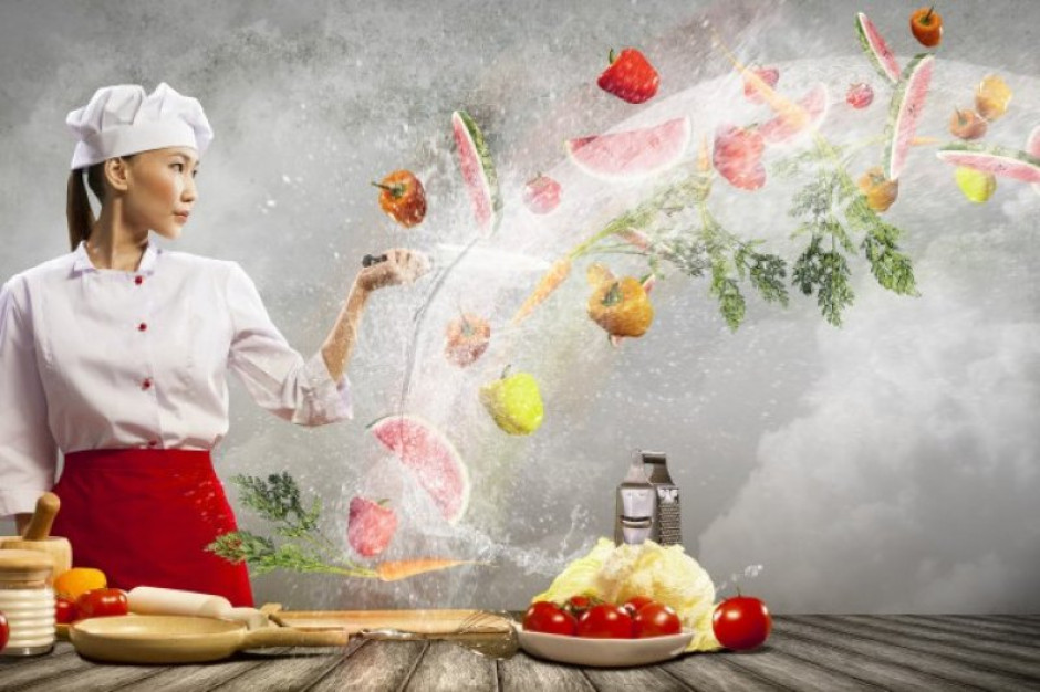 Fot. fotolia Kobiecie trudno jest pogodzić życie prywatne z zawodem kucharza