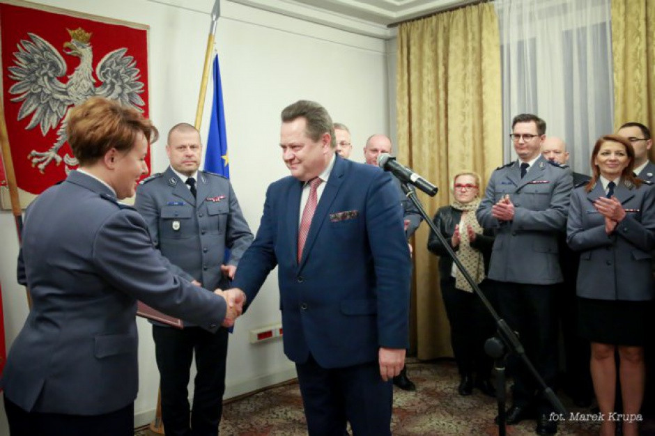 Podczas uroczystości wprowadzenia w KGP obecni byli wiceminister Jarosław Zieliński, komendant główny policji inspektor Zbigniew Maj oraz kierownictwo KGP (fot. Marek Krupa/msw.gov.pl)) Helena Michalak nowym zastępcą komendanta głównego policji