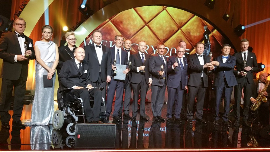 Wszyscy laureaci Wektorów 2015 (fot. Twitter Pracodawcy PL) Zasłużeni dla rozwoju przedsiębiorczości otrzymali Wektory 2015