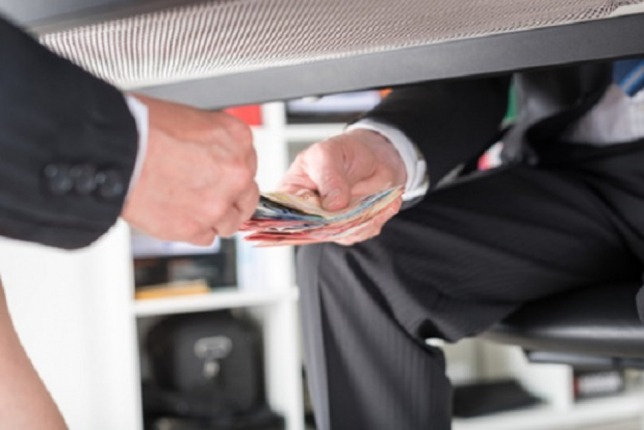 Korupcja w sieciach handlowych to duży problem ( fot. shutterstock.com) Afera korupcyjna obejmuje większość sieci handlowych w Polsce