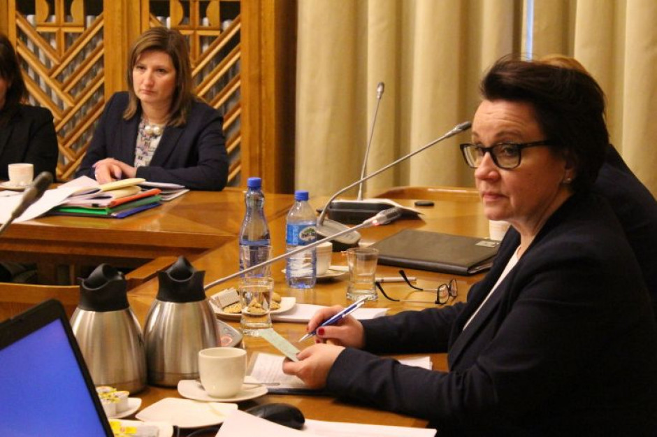 Trwają konsultacje społeczne ws. nowelizacji Karty Nauczyciela. /fot. MEN Minister Zalewska spotka się ze związkowcami. Chodzi o nowelizację Karty Nauczyciela