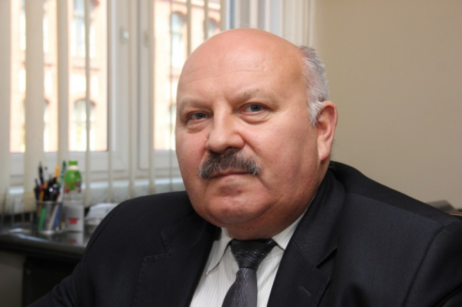 Mamy taki układ i przestrzegamy go. Nagroda roczna jest jednym z elementów wynagrodzenia pracowniczego - mówi Tadeusz Skotnicki, wiceprezes KHW ds. pracy. (fot. wnp.pl) Tadeusz Skotnicki, wiceprezes KHW zabrał głos w sprawie czternastek