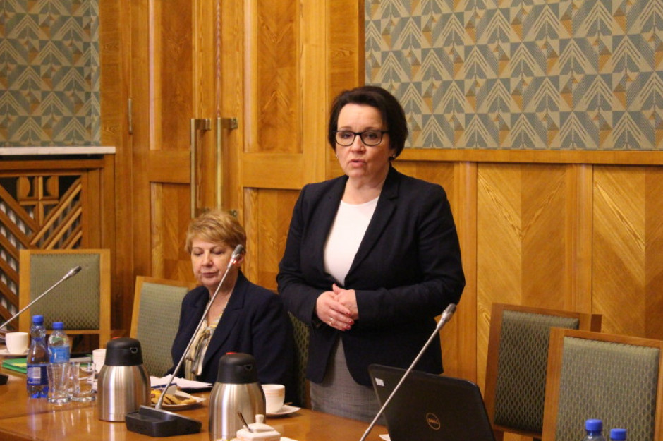 - Jest zgoda na projekt rządowy dotyczący likwidacji godzin karcianych i zmian zaproponowanych przez ministerstwo edukacji - powiedziała Anna Zalewska. (Fot.: men.gov.pl) Anna Zalewska do związkowców oświaty: Jest zgoda na likwidację godzin karcianych