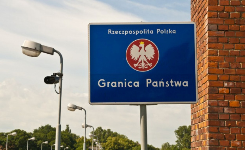 Trwają prace nad zrównaniem praw emerytalnych celników z przedstawicielami armii i policji. (Fot. Manolo Gómez/Flickr.com/CC BY 2.0) Celnicy przejdą na emeryturę po 15 latach służby?