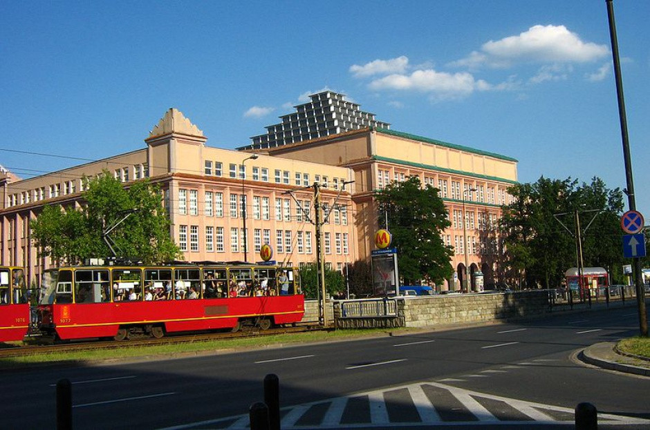 Szkoła Główna Handlowa (fot.wikipedia/Panek/CC BY 3.0) EY wraz z SGH uruchamia podyplomowe studium zarządzania cyberbezpieczeństwem