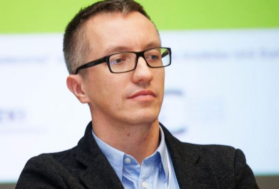 Doświadczenia krajów, które już dawno temu wprowadziły rozwiązania podobne do 500+ nie są zbyt zachęcające z punktu widzenia demografii - powiedział Łukasz Komuda(Fot.: Facebook) Łukasz Komuda: Szkoda pieniędzy na 500+ dla zamożnych, lepiej zadbać o stabilną pracę dla rodziców