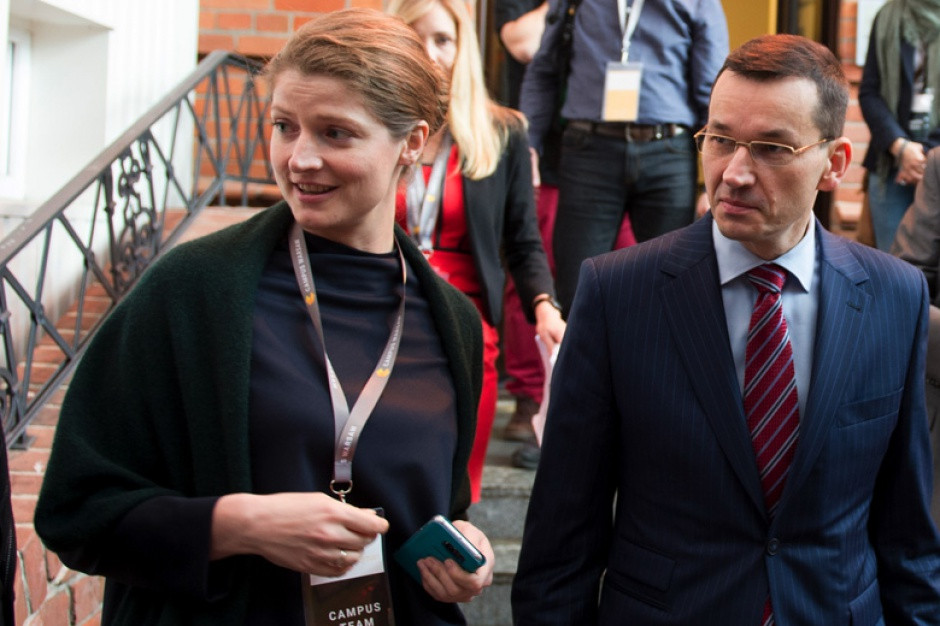 Minister rozwoju Mateusz Morawiecki, na zdjęciu po prawej (fot. domena publiczna) Morawiecki: Pracownicy, pracodawcy i administracja publiczna nie powinny być ze sobą w konflikcie