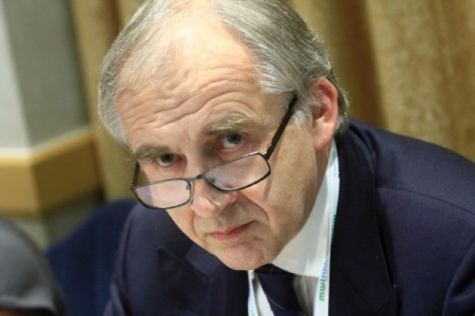 Posłowie jednogłośnie uznali że "nie występują przeciwwskazania prawne" do łączenia przez Zembalę mandatu posła z pełnieniem funkcji dyrektora Śląskiego Centrum Chorób Serca (Marian Zembala, fot. PTWP) Marian Zembala może łączyć mandat posła z funkcją dyrektora Śląskiego Centrum Chorób Serca