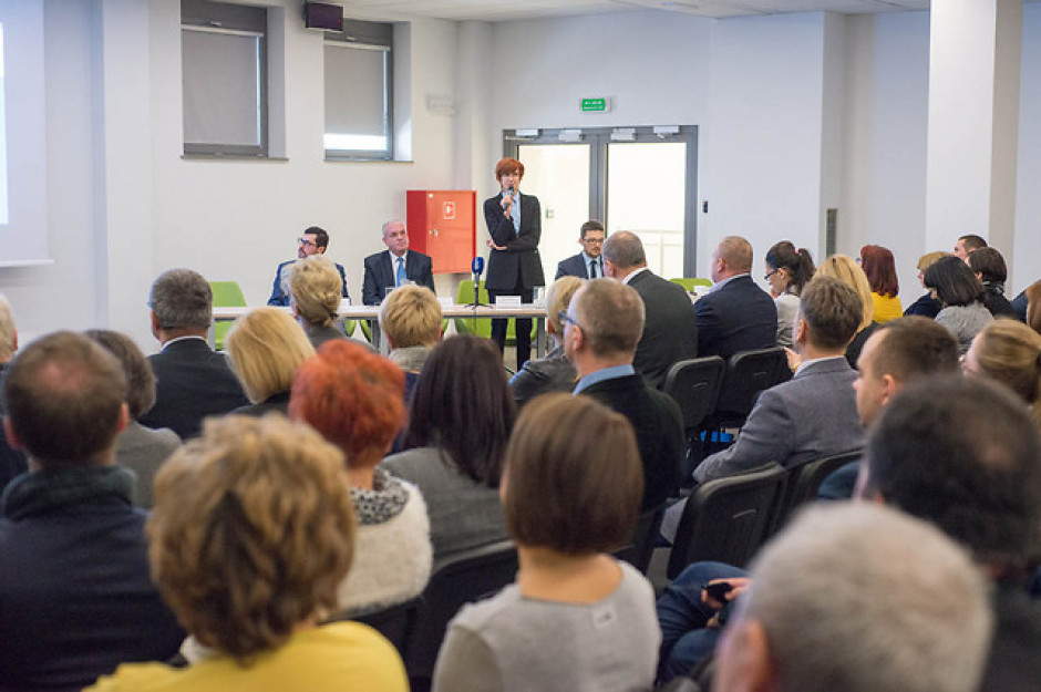 Program "Rodzina 500 plus" ma zacząć działać od 1 kwietnia. (fot.mpips.gov.pl) 500 zł na dziecko: Projekt wprowadzający Program 500+ przyjęty, ustawa zacznie obowiązywać od 1 kwietnia