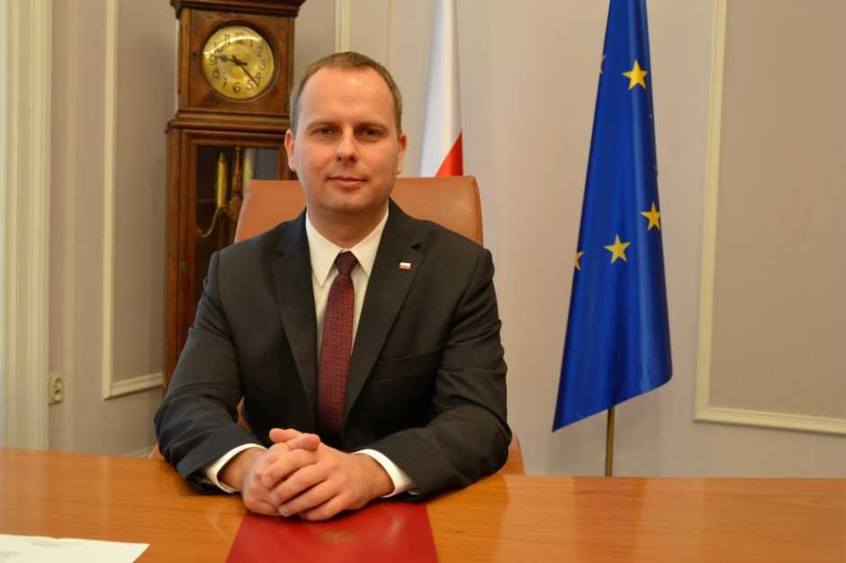 Wojewoda poinformował, że w urzędzie pracuje 823 osoby i nie będzie zwolnień (Paweł Hreniak, fot.duw.pl) Dolnośląski Urząd Wojewódzki, audyt: Siedem stanowisk dyrektorskich zostanie zlikwidowanych. Zwolnień nie będzie