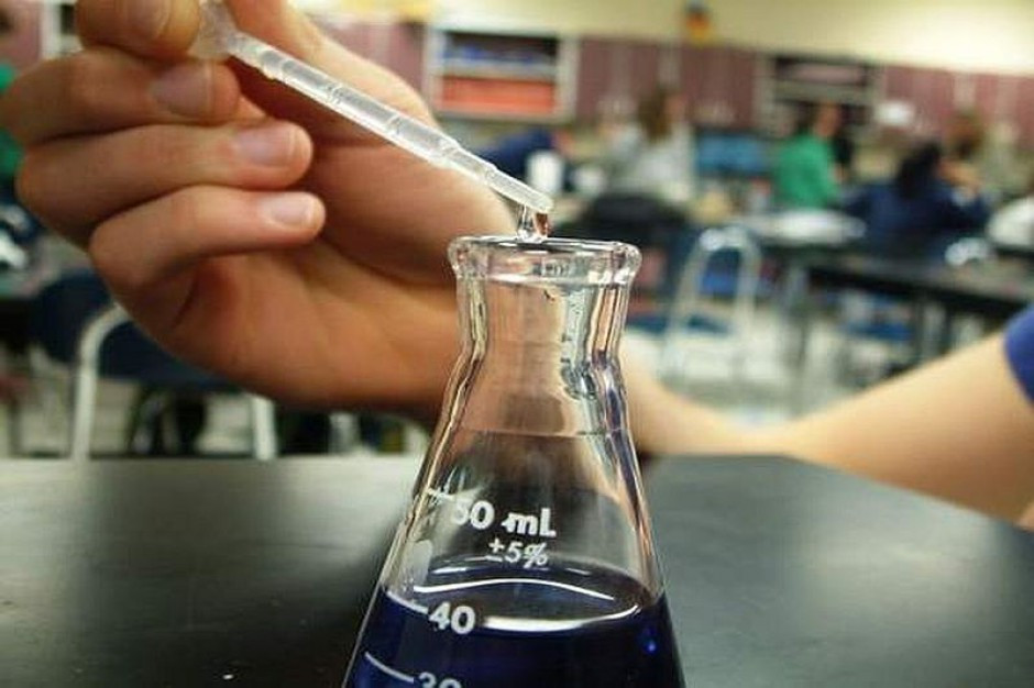 Wyraźniejsza jest poprawa w segmencie produkcji chemikaliów i wyrobów chemicznych (fot.wnp.pl) Zakłady chemiczne, wypadki: Zmniejszyła się liczba poszkodowanych