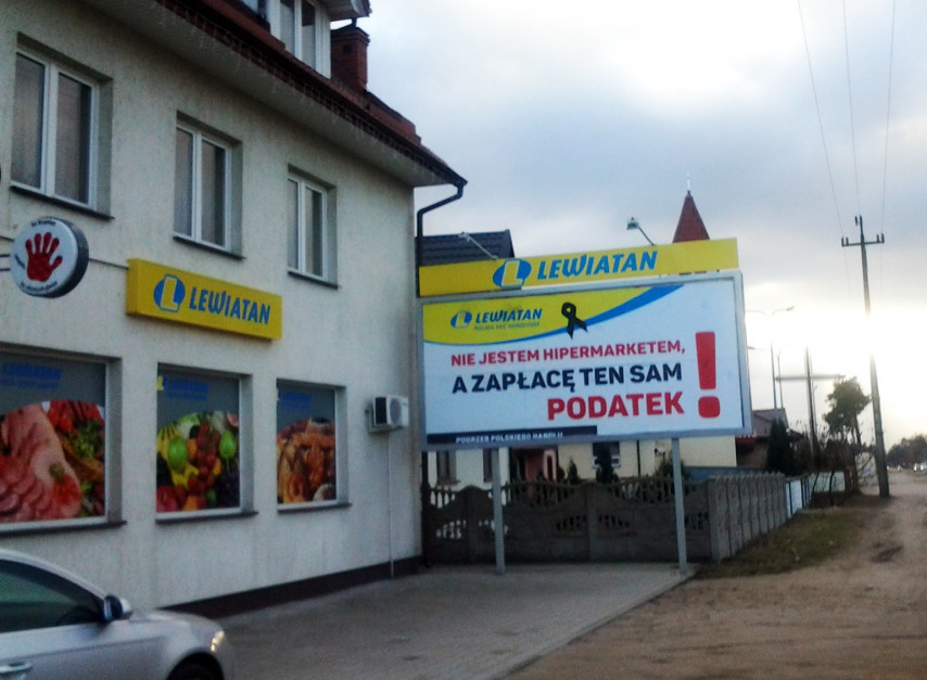 Kupcy Lewiatana wykorzystali blisko 2 tys. billboardów, na których, zamiast cotygodniowych promocji, pojawiły się hasła protestacyjne. (Fot.: mat. pras.) Lewiatan protestuje przeciw podatkowi od marketów