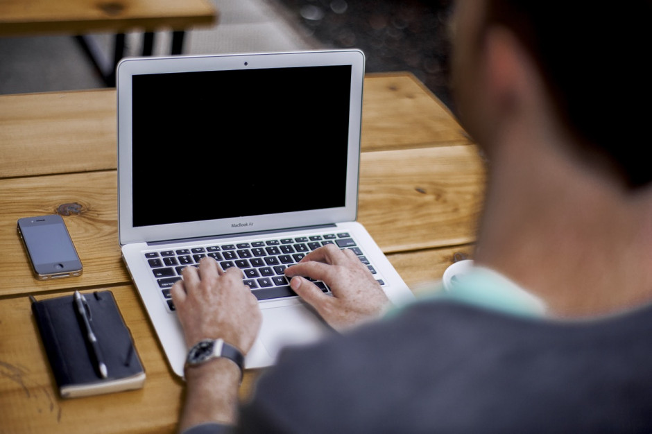 Brak pracowników w wielu zawodach nie był tak duży, jak obecnie (fot. pixabay.com CC0) W Szwecji brakuje rąk do pracy. Szansa dla Polaków?