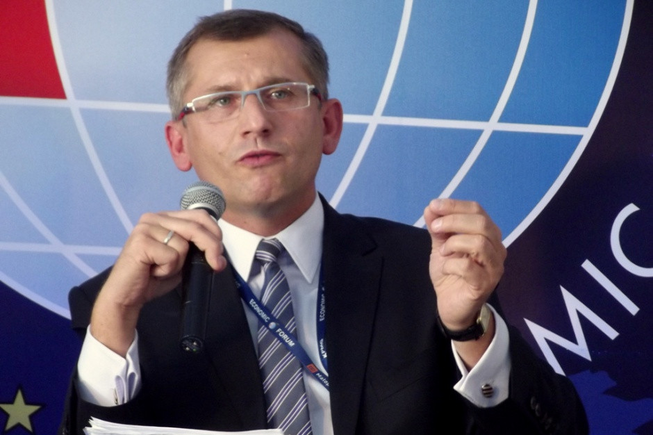 Posłowie PiS nieoficjalnie podają dziennikowi inne powody zwłoki z wnioskiem w sprawie prezesa NIK. (fot. Piotr Drabik/wikimedia.org/CC) Co dalej z prezesem Najwyższej Izby Kontroli? PiS zwleka z decyzją