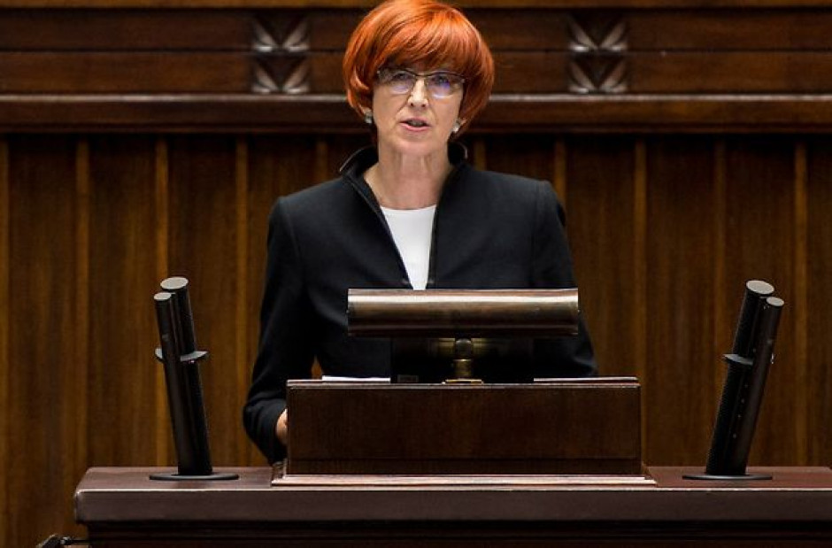Minister Elżbieta Rafalska zaprezentowała w Sejmie projekt Ustawy o pomocy państwa w wychowaniu dzieci Rodzina 500 plus.(Fot. KPRM) Rafalska o programie "Rodzina 500+": To inwestycja. Chronimy Polskę przed demograficzną katastrofą