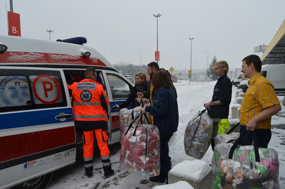 W tym roku do małych pacjentów przewożonych karetkami Wojewódzkiej Stacji Ratownictwa Medycznego w Łodzi trafiło blisko 3100 zabawek. (Fot. Mat. pras.) Ikea Łódź odpowiedzialna społecznie
