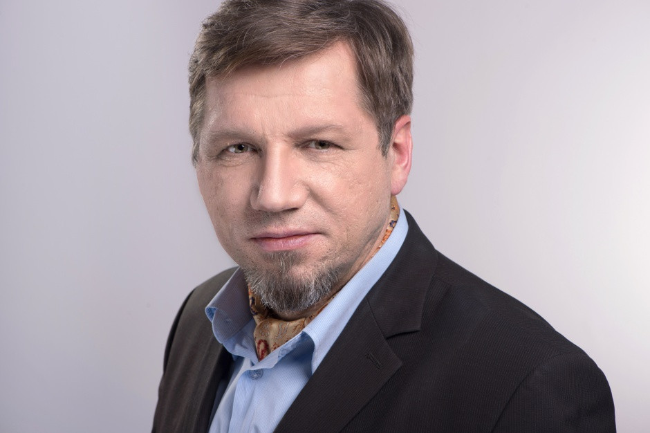 W życiu uczymy się różnych zachowań i nawyków. Często przyswajamy je intuicyjnie. W świecie wirtualnym nie wszystko da się zrobić intuicyjnie. Stąd musimy włożyć pewien wysiłek, by nauczyć się funkcjonowania w tym świecie. Musimy również nauczyć się bezpiecznego poruszania się w Internecie - mówi minister Kołodziejski (Fot.arch.MC) Witold Kołodziejski o wdrożeniu przepisów o big data