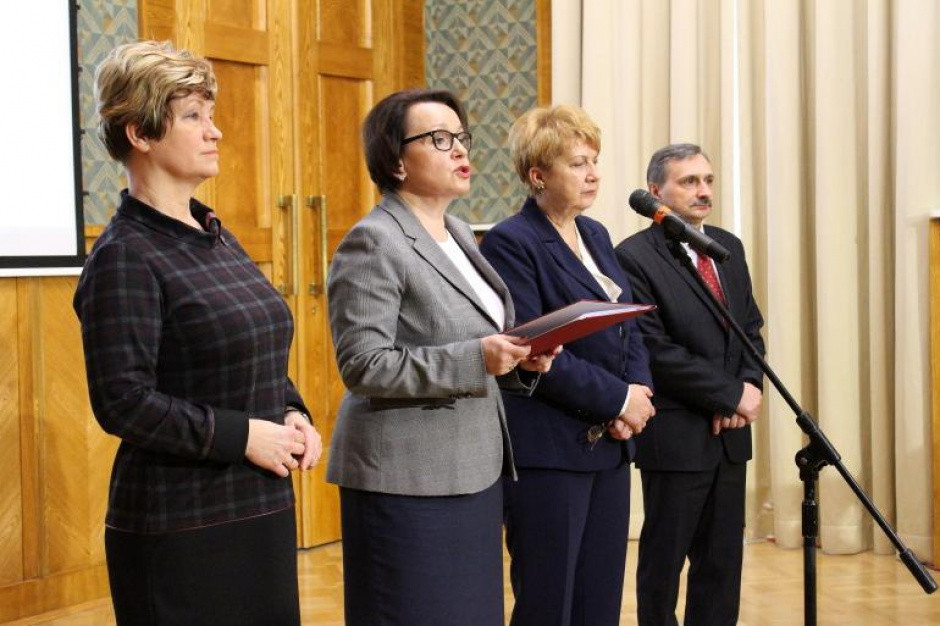 Nowelizacja Karty Nauczyciela zniesie godziny karciane (fot. men.gov.pl) Rząd przyjął projekt noweli Karty Nauczyciela dot. likwidacji godzin karcianych
