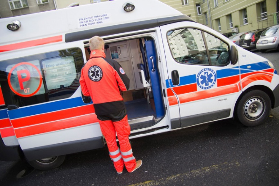 - Teza o zastępowaniu pielęgniarek ratownikami medycznymi jest nadużyciem - uznał Adam Stępka. (Fot. Archiwum) Ratownicy zastąpią pielęgniarki na oddziałach szpitalnych?