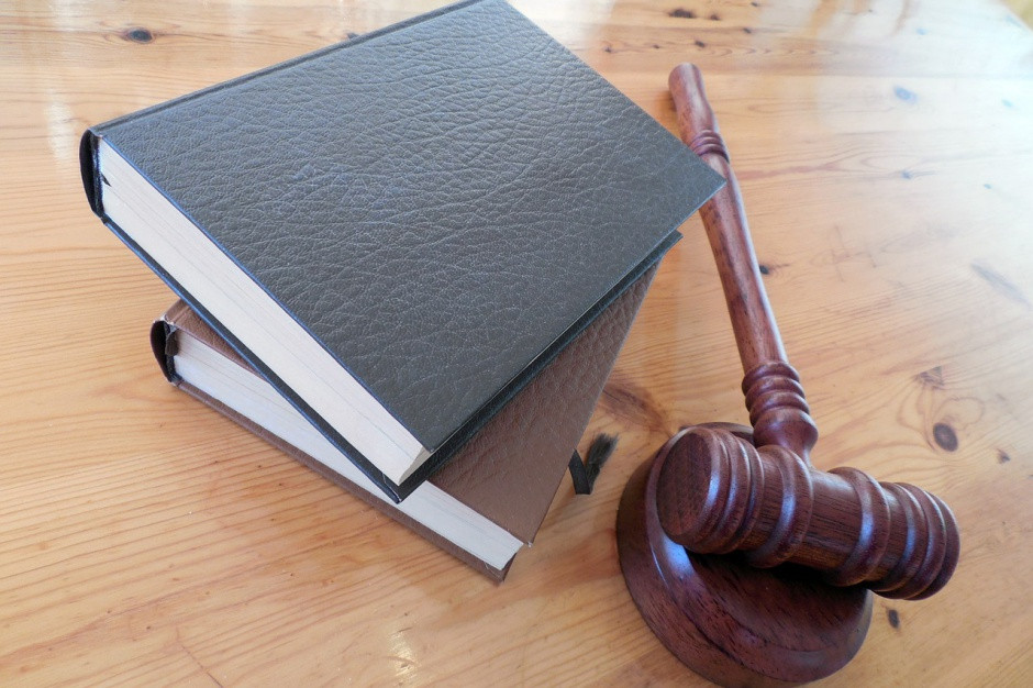 Teraz Polsce grożą kary za naruszenie międzynarodowych standardów dotyczących prawa do sądu. (fot. pixabay) Dzięki podwyżce przybędzie lekarzy sądowych?