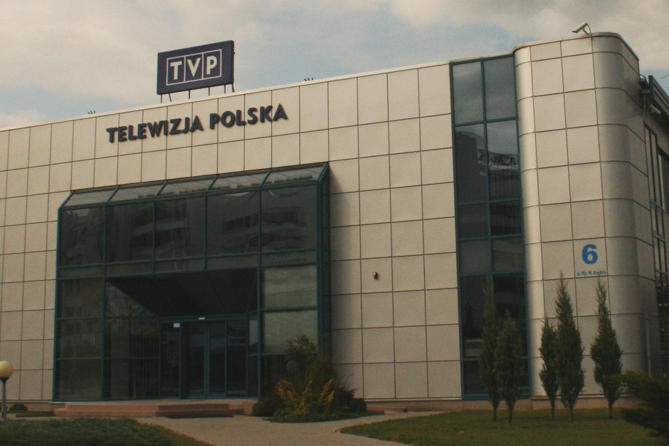 Według Towarzystwa Dziennikarskiego, po objęciu władzy przez PiS, tylko z TVP zostało zwolnionych 45 dziennikarzy. (Na zdjęciu: siedziba TVP w Rzeszowie /fot.: wikipedia.org/CC BY-SA 3.0) Ile osób straciło pracę w TVP i Polskim Radiu? Dziennikarze się buntują