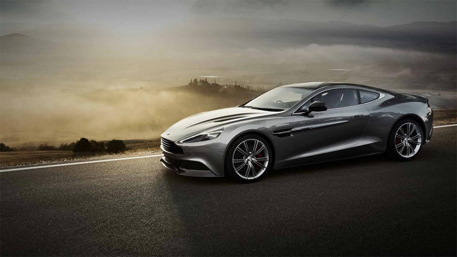 W swojej ponad stuletniej historii Aston Martin sprzedał tylko ponad 70 tysięcy samochodów. Aby utrzymać się na rynku dóbr luksusowych firma zdecydowała się stworzyć produkt dla młodszych klientów i dla kobiet. (fot. astonmartin.com) Aston Martin stworzy setki miejsc pracy