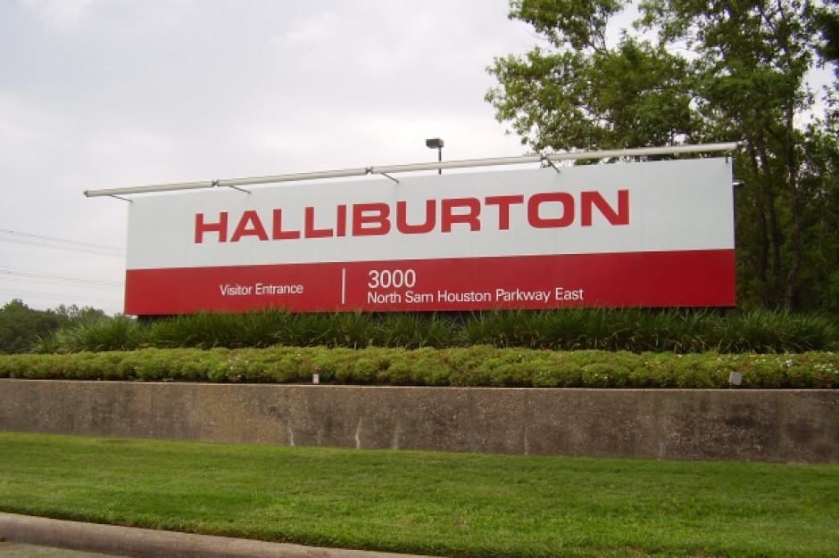 Powodem redukcji są rekordowo niskie ceny ropy naftowej. (Fot. domena publiczna) Halliburton zwolni 5 tys. pracowników