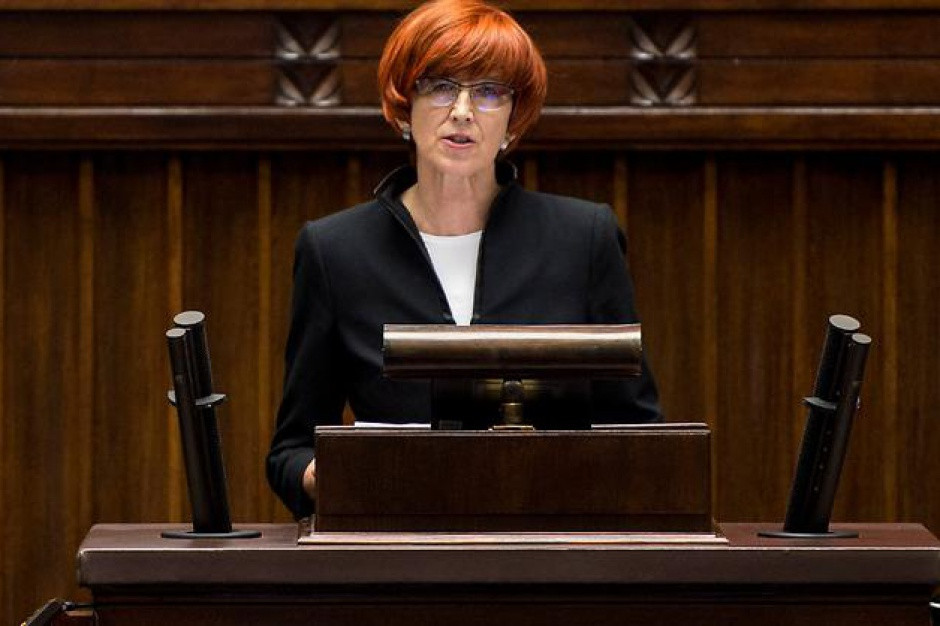 Projekt resortu pracy zakłada m.in., że pracownik musi być zapoznany z regulaminem pracy przed dopuszczeniem go do niej. (fot. KPRM) Rafalska, MRPiPS: Po 500+ pora na Kodeks pracy