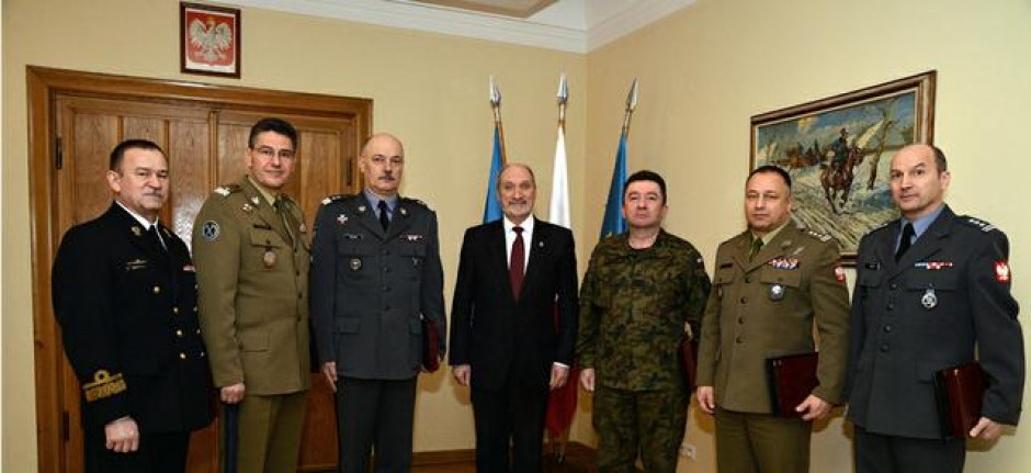 Zmiany kadrowe w DGRSZ oraz w Garnizonie Warszawa. (fot.: MON) Szef MON powołał nowych generałów