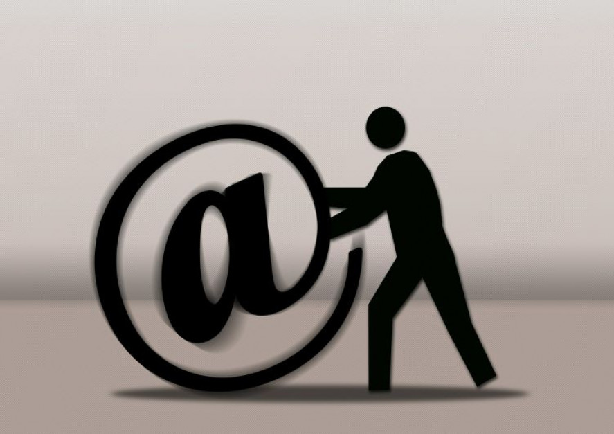 Ray Tomlinson wpadł na pomysł wykorzystywania @ w adresach e-mail. (fot. pixabay) Zmarł Ray Tomlinson. To on wymyślił adres e-mail