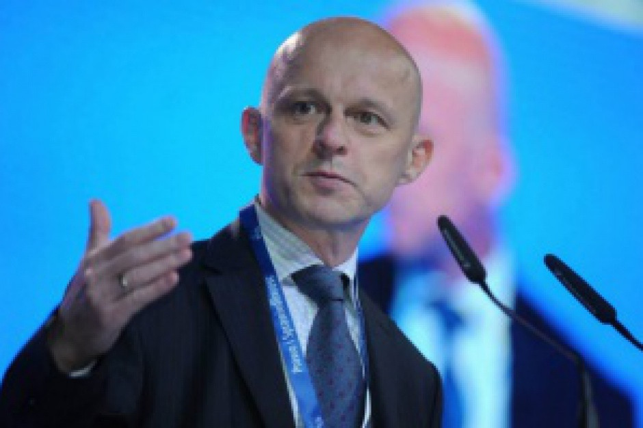 Ministerstwo Finansów jednak uspokaja, że intencją ustawodawcy nie było objęcie opodatkowaniem przedsiębiorstw udzielających pożyczek własnym pracownikom, a podatnikami w tym przypadku są przedsiębiorstwa czy też instytucje pożyczkowe działające na polskim rynku. (fot. Paweł Szałamacha, Facebook) Podatek bankowy nie od pożyczek pracowniczych