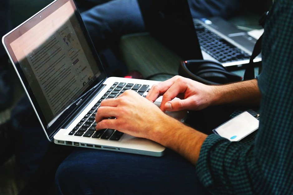 Około 60 proc. oferowanych przez firmę Crossover miejsc pracy dotyczy branży IT. (Fot. pixabay) Będą pracować w Polsce, a zarabiać jak w Ameryce. Crossover rekrutuje