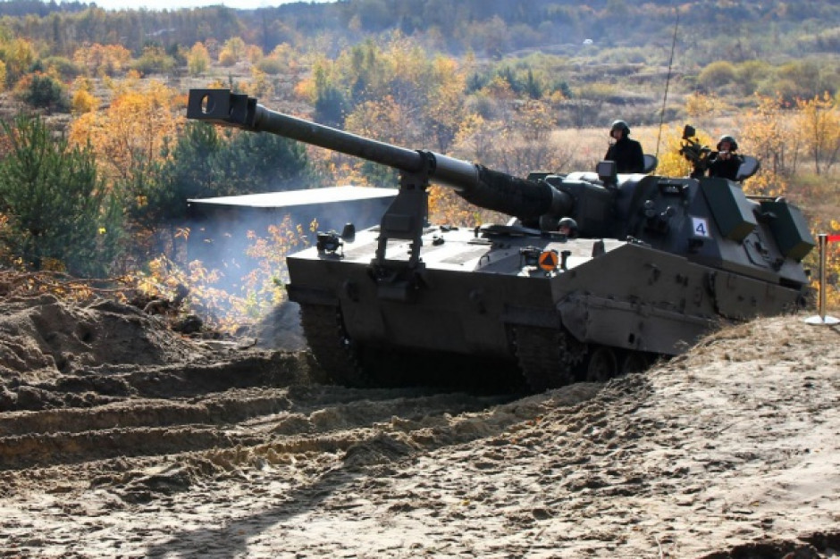 Armatohaubica Krab (Fot. Jacek Rodecki, mat. pras./wnp.pl) Huta Stalowa Wola: Związkowcy żądają podpisania umowy na Raka i Kraba