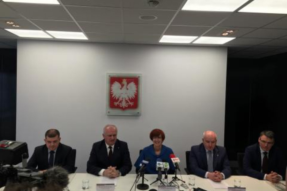 Na realizację programu w całym kraju zostanie przeznaczone ponad 17 mld zł (fot. twitter/MRPiPS) 500 zł na dziecko, Rafalska: Program 500+ szansą na ożywienie lokalnych rynków