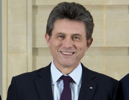 fot.axa.com AXA: Prezes Henri de Castries odchodzi. Zastąpi go Denis Duverne