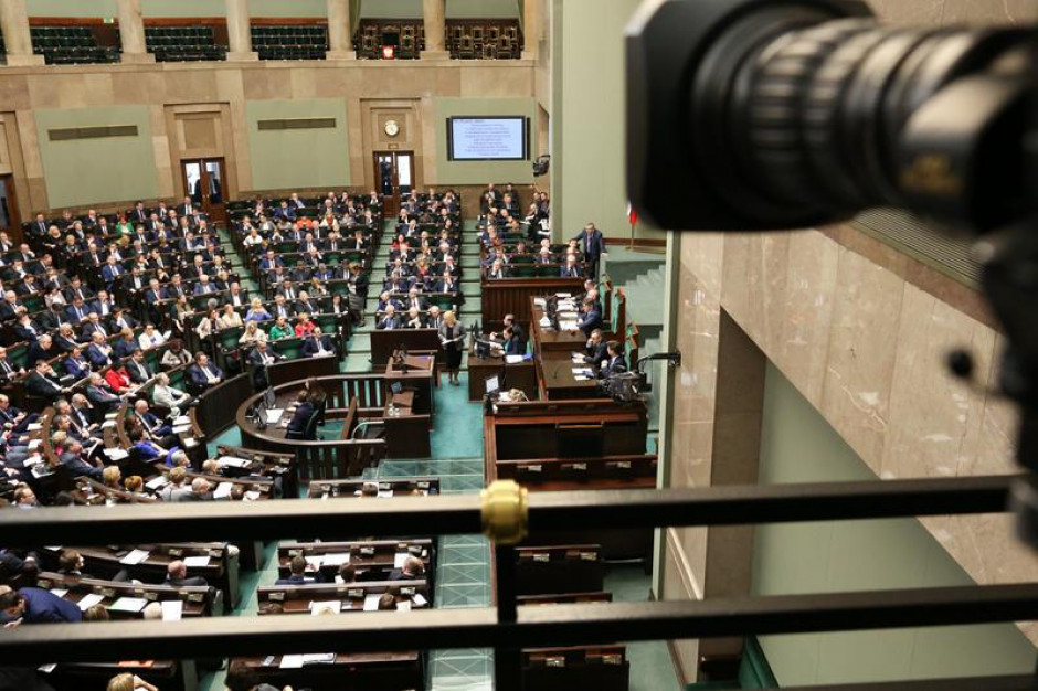Projektowana nowelizacja zakłada, że kobiety w ciąży i matki karmiące dziecko piersią nie będą mogły wykonywać prac uciążliwych, niebezpiecznych lub szkodliwych dla zdrowia (fot.sejm.gov.pl/Krzysztof Białoskórski) Posiedzenie rządu: Ministrowie zajmą się ochroną kobiet w ciąży i matek karmiących