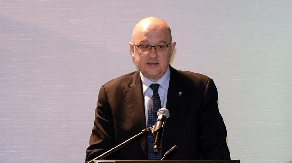 Decyzje dotyczące podwyżek mają zapaść w połowie kwietnia, wcześniej w planie jest jeszcze jedno spotkanie MON ze związkowcami (Bartłomiej Grabski, fot. ppor. Robert Suchy/DKS MON/mon.gov.pl) Podwyżki dla cywilnych pracowników wojska: Decyzje mają zapaść w połowie kwietnia