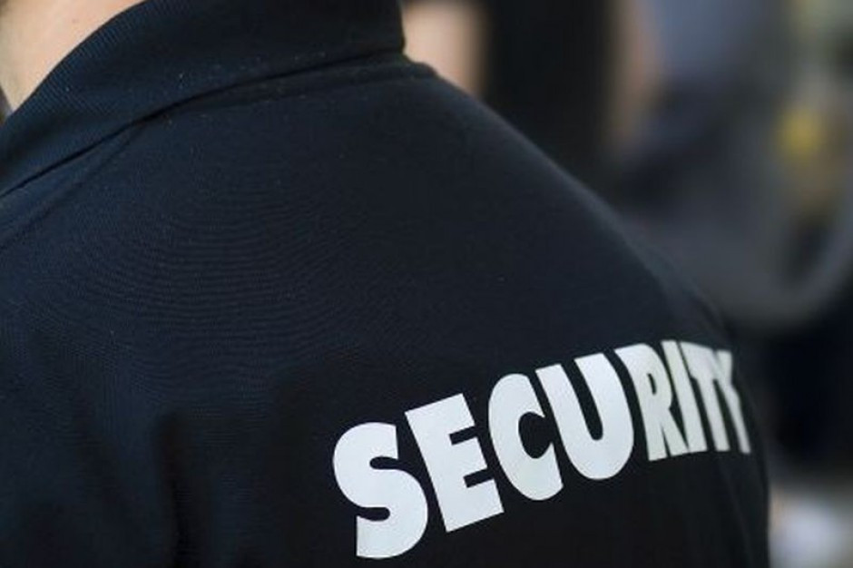 Jak wynika z kontroli NIK, umowy cywilnoprawne są powszechnie stosowane w administracji publicznej. W 2014 roku zatrudnionych tak było 44 tys. osób, dwa razy więcej niż w 2010 roku. (fot. sxc.hu) Rząd chce minimalnej stawki godzinowej, a ochroniarze w urzędach zarabiają często 5-6 zł
