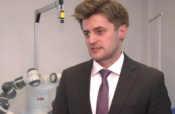 Łukasz Drewnowski, szef działu sprzedaży w dziale robotyki firmy ABB (Fot. Newseria)