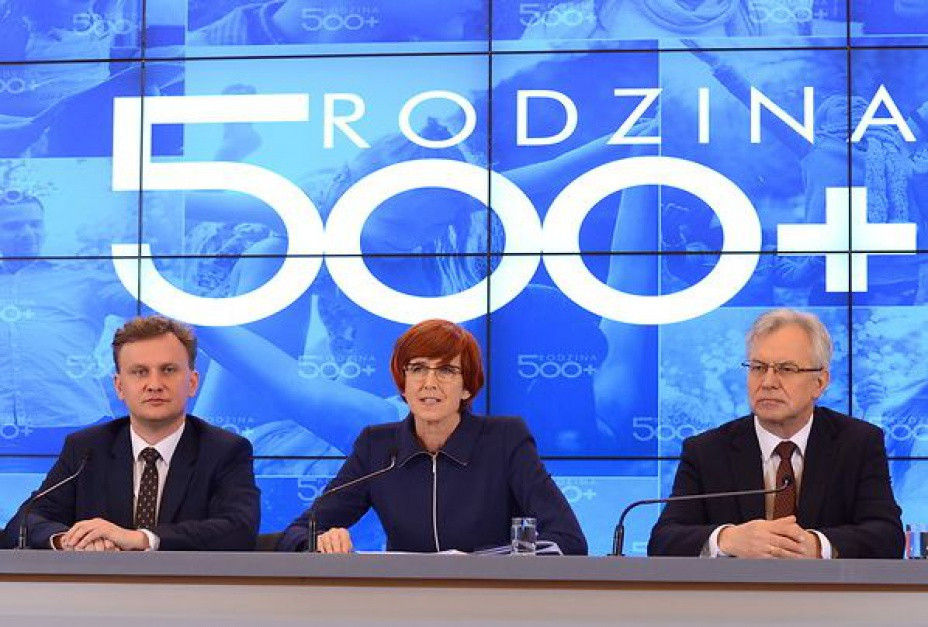 Jak podaje MRPiPS, obwiązujące przepisy przewidują wykorzystanie środków FRD wyłącznie na finansowanie świadczeń z funduszu emerytalnego wyodrębnionego w ramach FUS (Fot. mpips.gov.pl) 500 zł na dziecko: Rząd zabierze pieniądze emerytom by mieć na program 500+? Rafalska tłumaczy