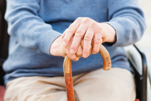 Emeryci z częstochowskiej dzielnicy Gnaszyn zaczęli masowo zgłaszać na poczcie, że nie dostali emerytury za wrzesień. (fot.fotolia) Emeryci bez pieniędzy. Ukradł je... listonosz