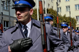 Funkcjonariusze otrzymają podwyżki po 253 zł (fot.policja.pl) Mundurowi dostaną podwyżki. Ile?
