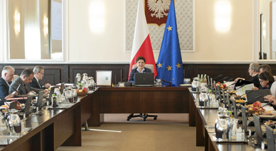 W gabinecie premier Beaty Szydło za politykę pracy odpowiada Elżbieta Rafalska. źródło: (fot.:KPRM/flickr.com/domena publiczna)