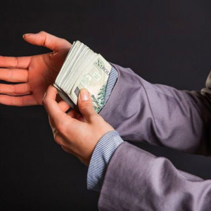 Były prezes Bumaru oskarżony. Spowodował szkodę na 3,8 mln dolarów?