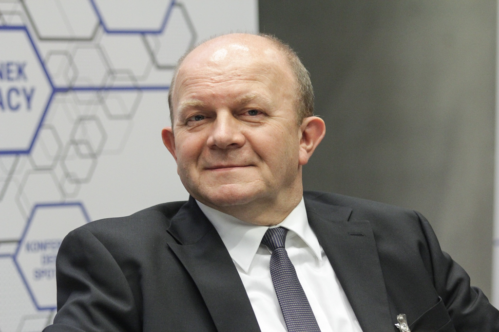 Henryk Michalik, członek zarządu w Tenneco Automotive mówi, że jego firma musiała uczyć wielu humanistów zawodów technicznych. (fot. PTWP)